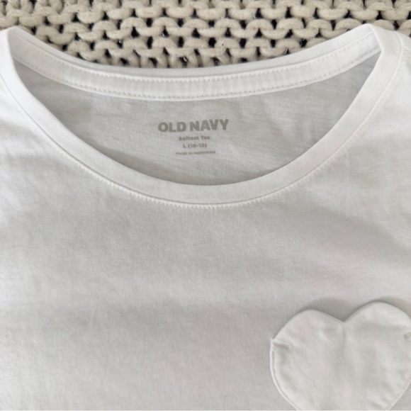 NWOT Old Navy White Tee with Heart Detail Girl's Top Size Large - Picture 3 of 5